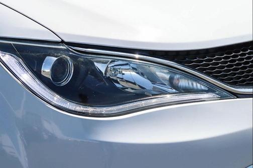 Bright White Clearcoat 2019 Chrysler Pacifica Limited