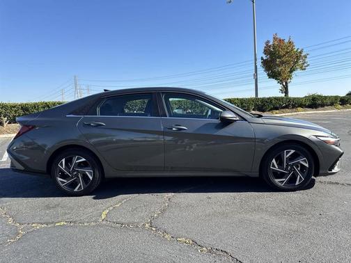 2025 Hyundai ELANTRA SEL