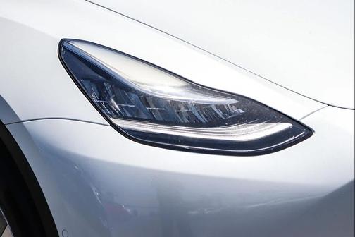 White 2022 Tesla Model Y Long Range Dual Motor All-Wheel Drive