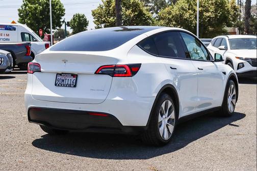 White 2022 Tesla Model Y Long Range Dual Motor All-Wheel Drive
