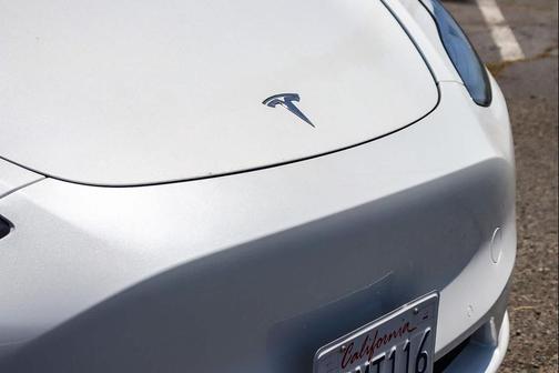 White 2022 Tesla Model Y Long Range Dual Motor All-Wheel Drive