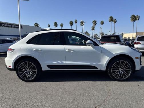 2024 Porsche Macan Base