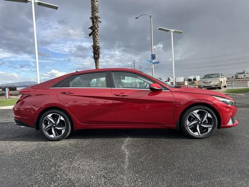 2023 Hyundai ELANTRA Limited