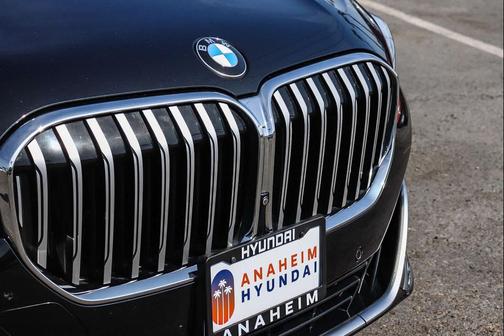 Black Sapphire Metallic 2021 BMW 740 740i