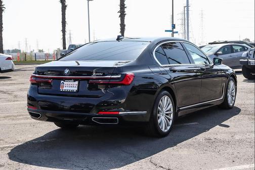 Black Sapphire Metallic 2021 BMW 740 740i