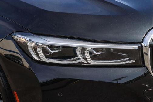 Black Sapphire Metallic 2021 BMW 740 740i