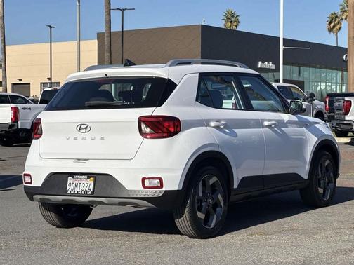 2022 Hyundai VENUE SEL