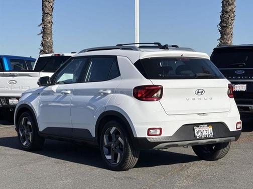 2022 Hyundai VENUE SEL