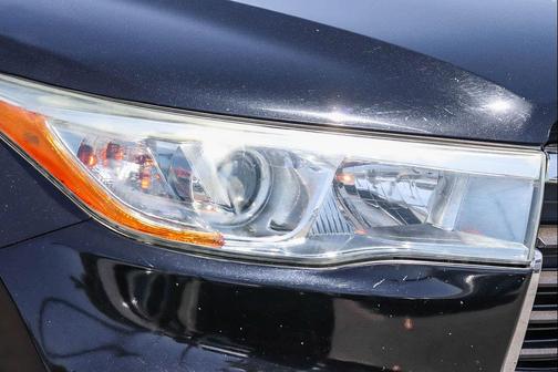 Midnight Black Metallic 2016 Toyota Highlander XLE