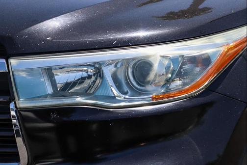 Midnight Black Metallic 2016 Toyota Highlander XLE