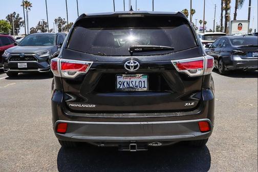 Midnight Black Metallic 2016 Toyota Highlander XLE