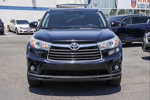 Midnight Black Metallic 2016 Toyota Highlander XLE
