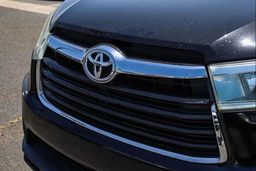 Midnight Black Metallic 2016 Toyota Highlander XLE