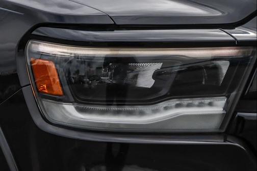 Diamond Black Crystal Pearlcoat 2019 RAM 1500 Laramie