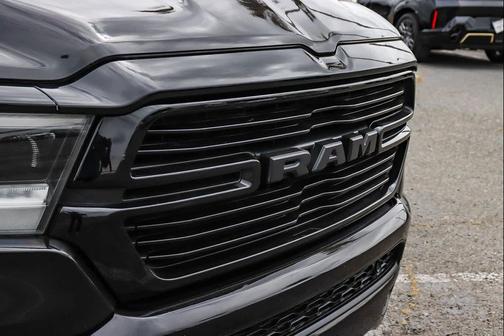 Diamond Black Crystal Pearlcoat 2019 RAM 1500 Laramie