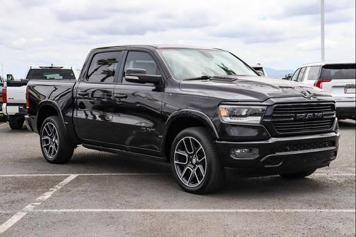 Diamond Black Crystal Pearlcoat 2019 RAM 1500 Laramie