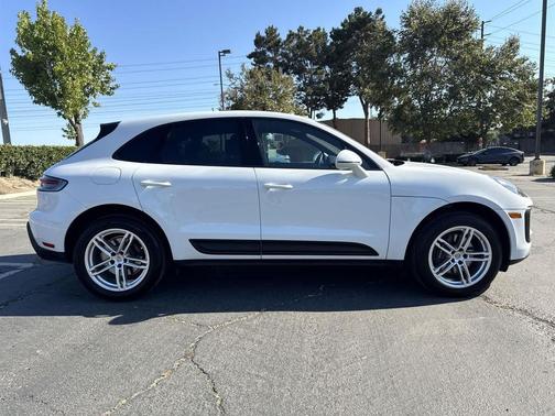 2024 Porsche Macan Base