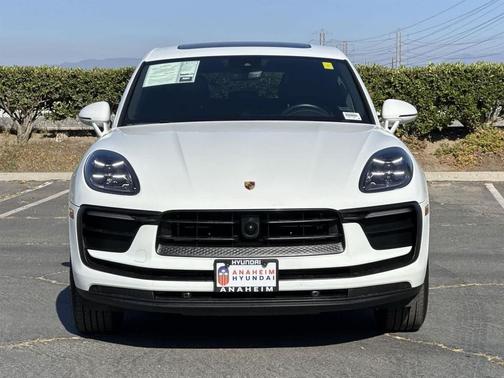 2024 Porsche Macan Base