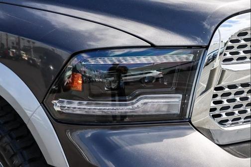 Granite Crystal Metallic Clearcoat 2017 RAM 1500 Laramie