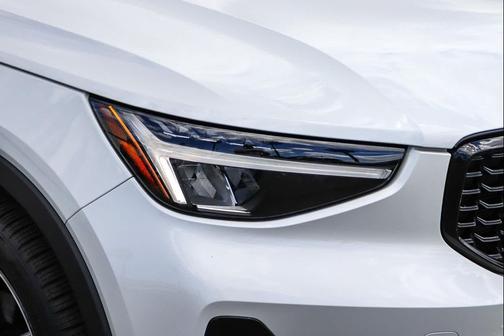 White 2023 Volvo XC40 B5 Ultimate Dark Theme