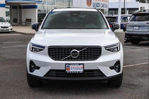 White 2023 Volvo XC40 B5 Ultimate Dark Theme