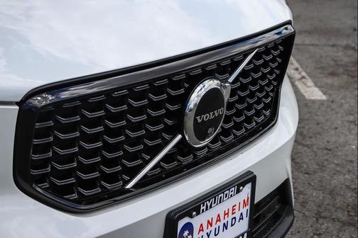 White 2023 Volvo XC40 B5 Ultimate Dark Theme