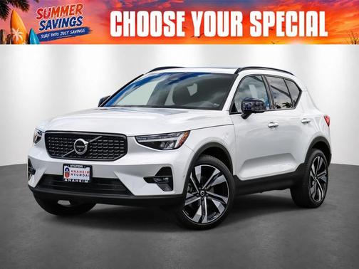 White 2023 Volvo XC40 B5 Ultimate Dark Theme