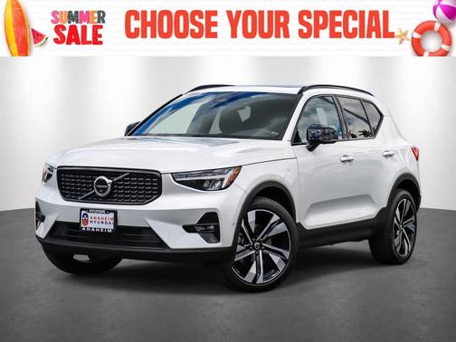 White 2023 Volvo XC40 B5 Ultimate Dark Theme