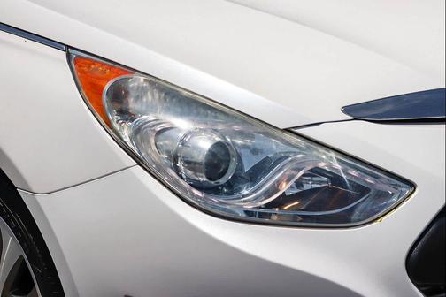 Diamond White Pearl 2015 Hyundai SONATA Hybrid Limited