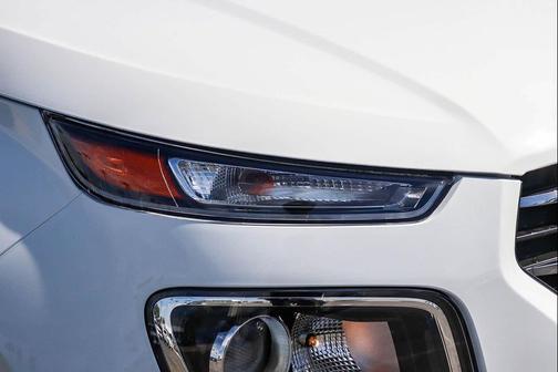 Lunar White 2026 Hyundai VENUE SEL