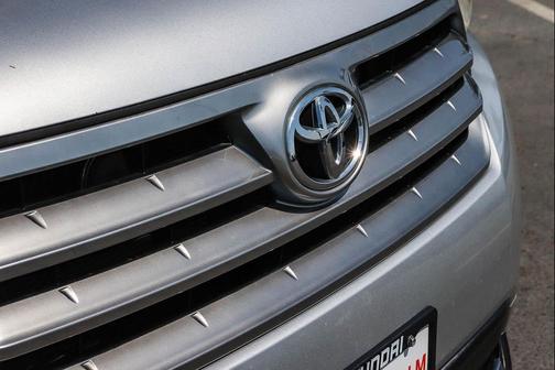 Classic Silver Metallic 2013 Toyota Highlander Limited
