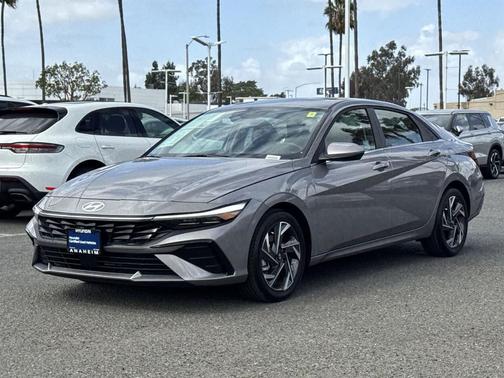 2025 Hyundai ELANTRA SEL