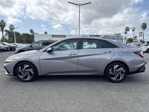 2025 Hyundai ELANTRA SEL