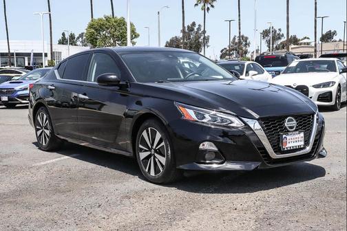 Super Black 2019 Nissan Altima 2.5 SL