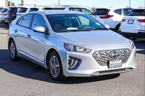 2022 Hyundai IONIQ Plug-In Hybrid SE