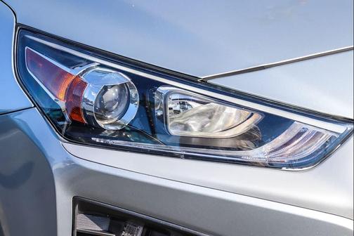 2022 Hyundai IONIQ Plug-In Hybrid SE