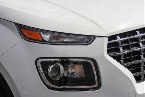Lunar White 2026 Hyundai VENUE SEL