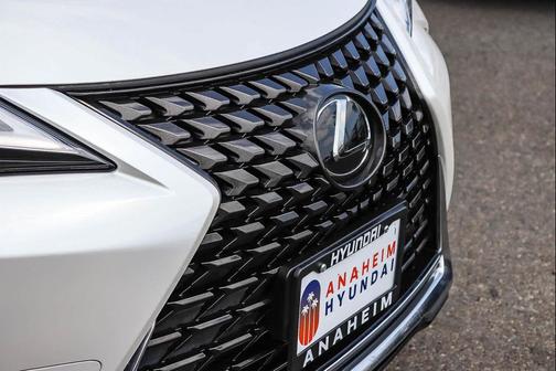 Eminent White Pearl 2022 Lexus UX 200 Base
