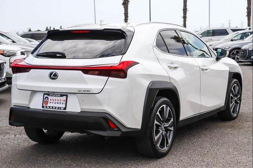 Eminent White Pearl 2022 Lexus UX 200 Base