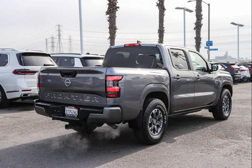 2022 Nissan Frontier SV