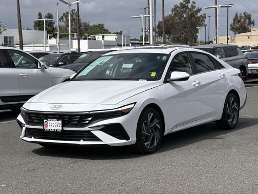 2025 Hyundai ELANTRA SEL
