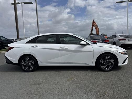 2025 Hyundai ELANTRA SEL