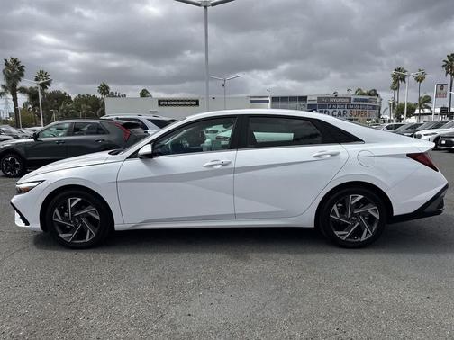 2025 Hyundai ELANTRA SEL
