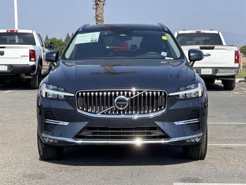 2023 Volvo XC60 B5 Plus Bright Theme