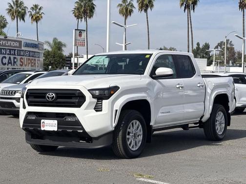 2025 Toyota Tacoma SR5