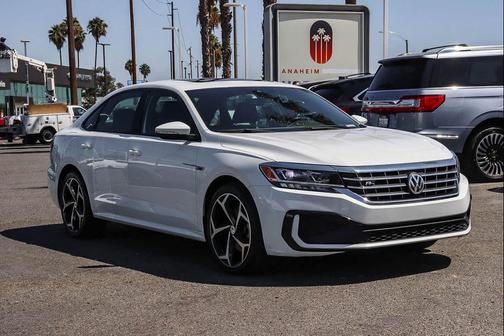 Pure White 2021 Volkswagen Passat 2.0T R-Line