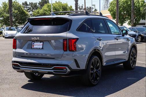 Wolf Gray 2022 Kia Sorento SX