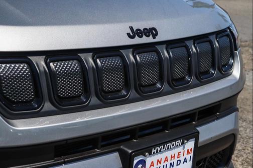 Billet Silver Metallic Clearcoat 2022 Jeep Compass Latitude