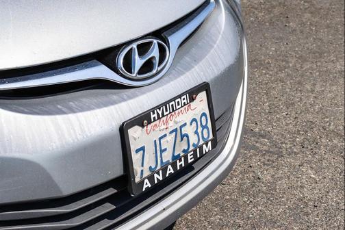 Titanium Gray Metallic 2014 Hyundai ELANTRA SE