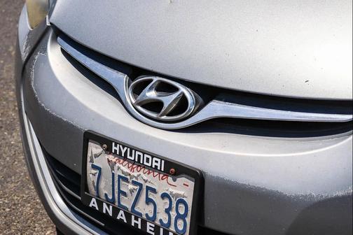 Titanium Gray Metallic 2014 Hyundai ELANTRA SE